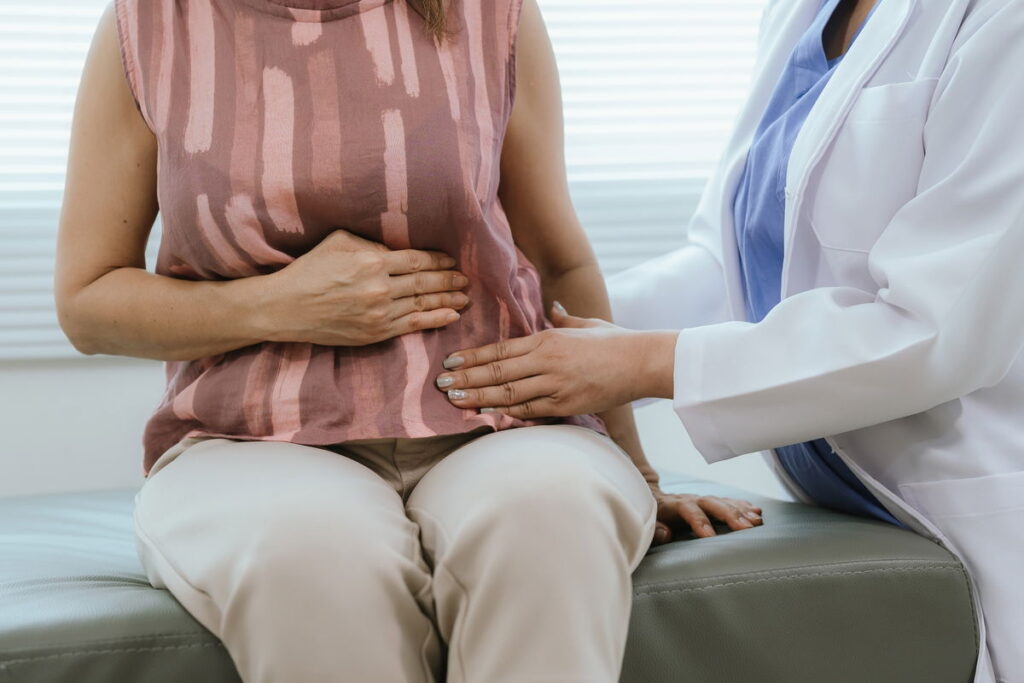 12 sintomas de pancreatite (e o que fazer)