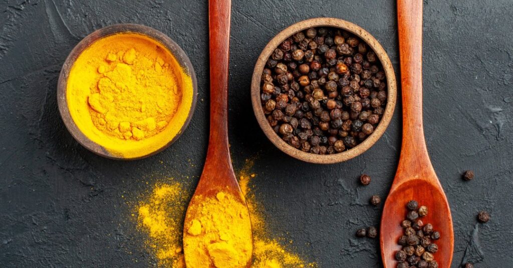 Açafrão com pimenta, uma combinação poderosa para a sua saúde