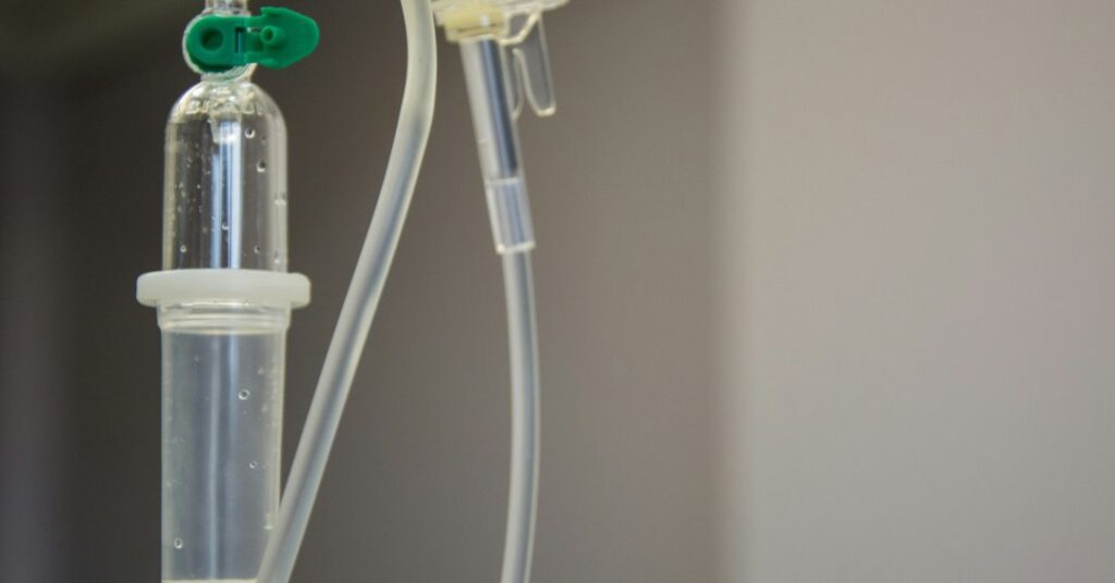 Bebida alcoólica é ‘antídoto’ para metanol? Saiba quando o etanol comum salva vidas