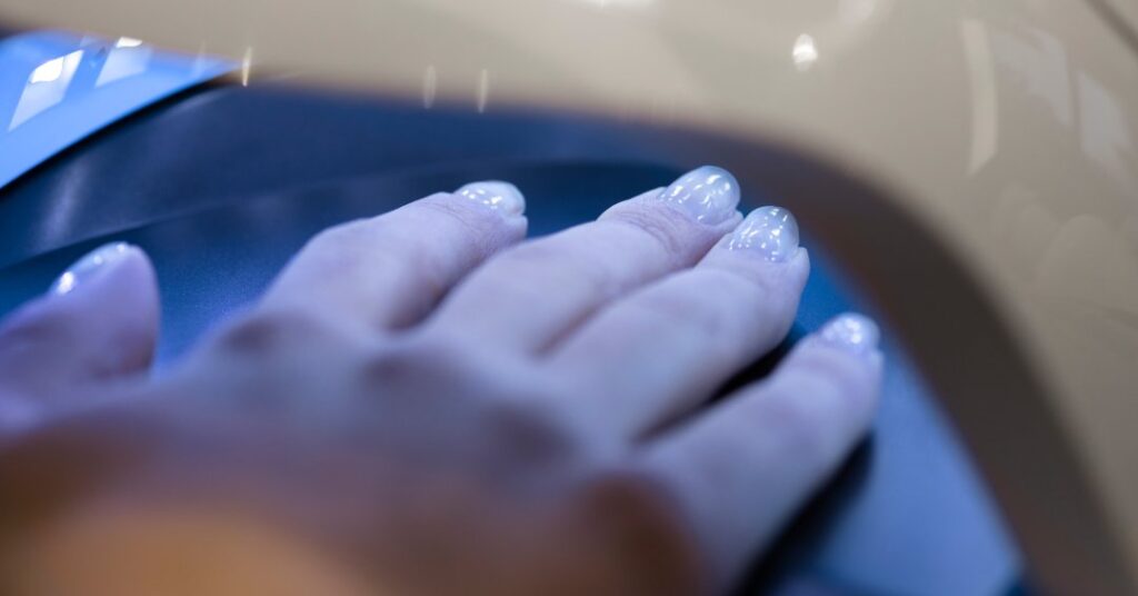 Anvisa proíbe duas substâncias presentes em unhas de gel