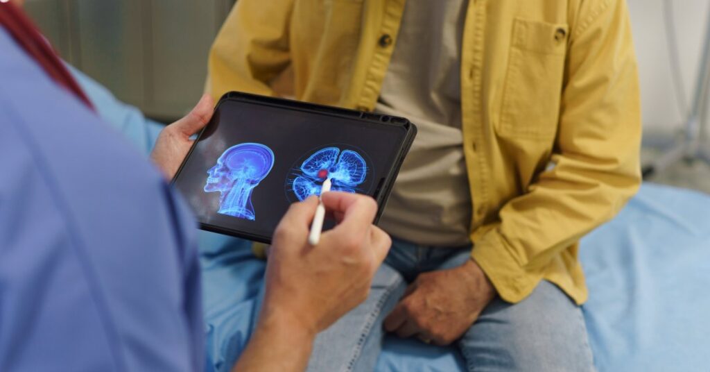 Cirurgia no cérebro com paciente acordado: inovação preserva fala e memória