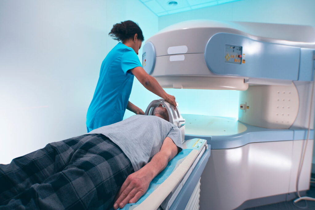 Ressonância magnética do crânio: para que serve, como é feita e preparo