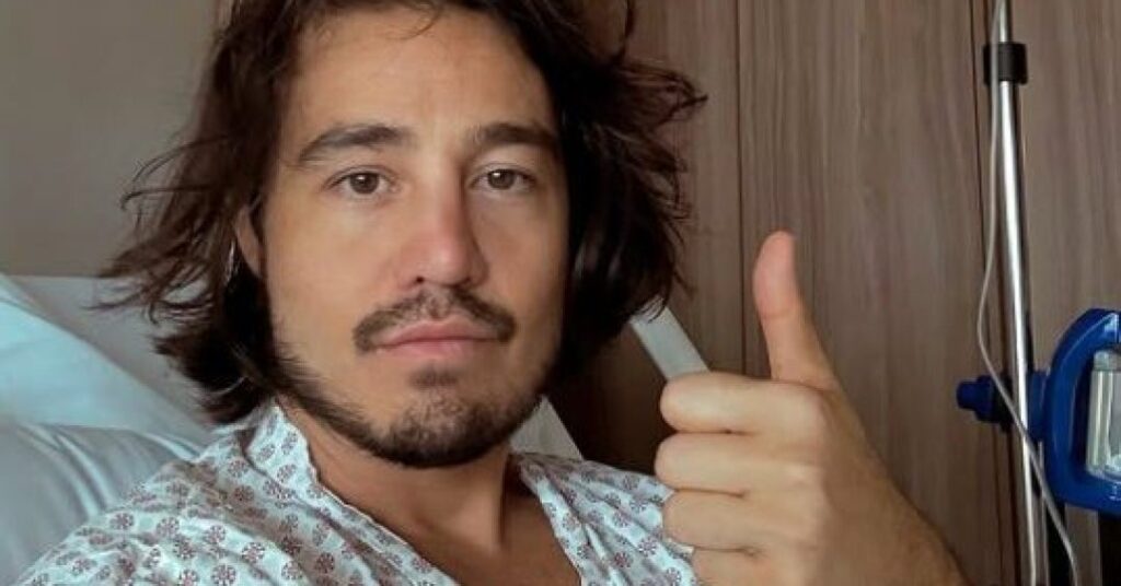 Tiago Iorc é internado com crise de hérnia de disco; entenda tratamento