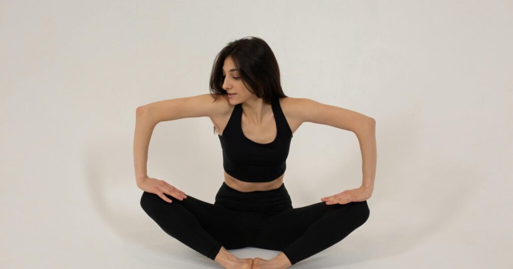 Alongamento borboleta: quais as vantagens e como realizar o exercício