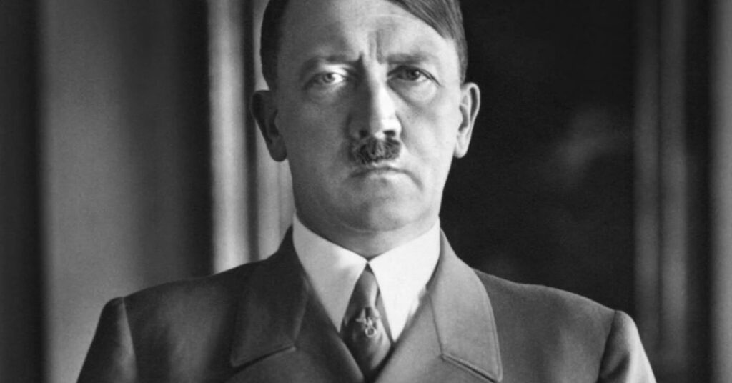 Análise do DNA de Hitler teria revelado doença que causa micropênis