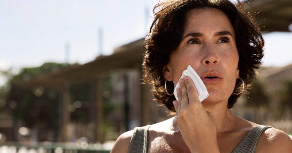 Como o ambiente e seus hábitos influenciam a saúde e o envelhecimento da pele