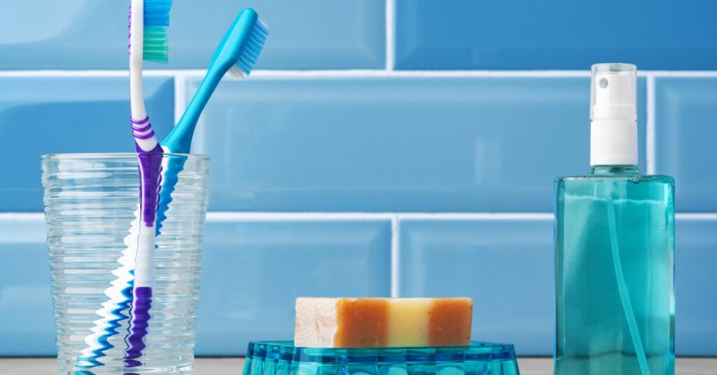 Como se deve guardar a escova de dentes?