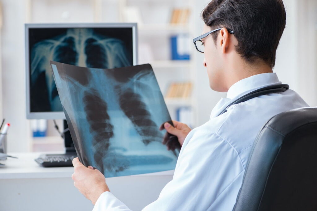 Hipertensão pulmonar: o que é, sintomas, causas e tratamento (tem cura?)