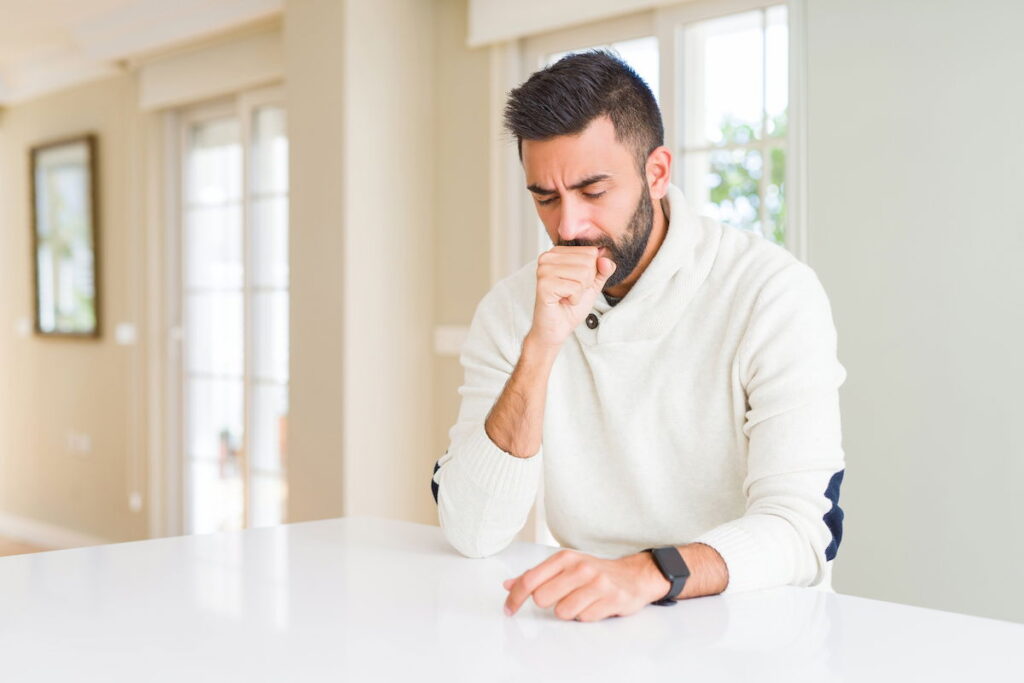 Rinite vasomotora: o que é, sintomas, causas e tratamento