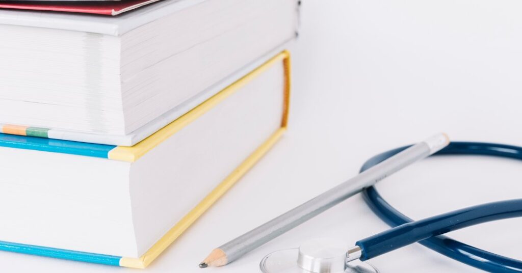 ‘OAB da medicina’ aprovada no Senado: como será o exame e o que muda para os estudantes?