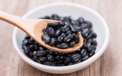 10 benefícios do feijão preto e como fazer (com receitas)
