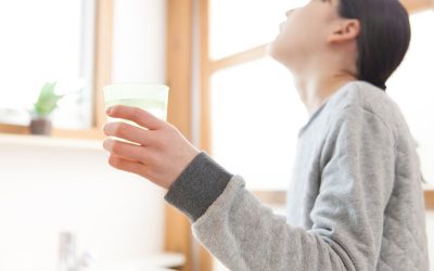 4 gargarejos para tosse (e como fazer)