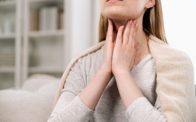 7 remédios para dor de garganta (de farmácia e caseiros)