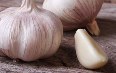 9 benefícios do alho para a saúde (e como usar)