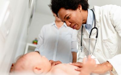 Artrogripose: o que é, sintomas, causas e tratamento (tem cura?)