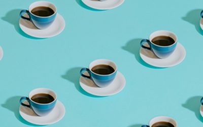 Beber café sem açúcar ajuda a raciocinar? Saiba o que diz a ciência