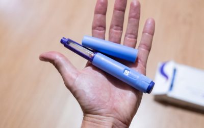 “Boca de Ozempic” é real? Entenda possíveis efeitos da semaglutida na saúde oral