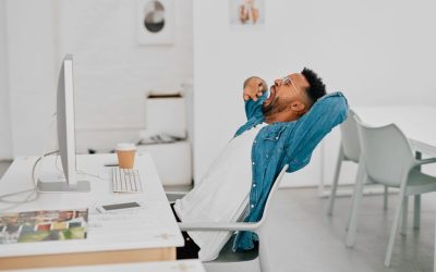 Bocejar demais pode ser sinal de problema de saúde, dizem especialistas