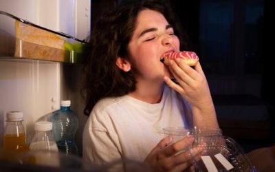 Comida de tirar o sono: como os ultraprocessados prejudicam as suas noites