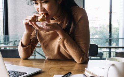 Como as redes sociais podem influenciar hábitos alimentares