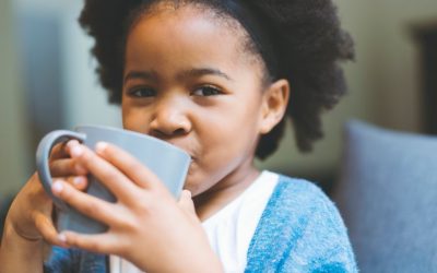 Criança pode tomar café? Entenda a idade ide...