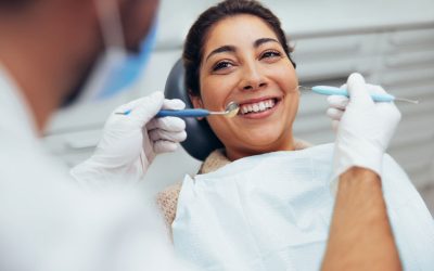 Dor no céu da boca: 9 causas e o que fazer