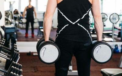 Encolhimento de ombros: para que serve e como fazer o exercício