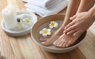 Escalda-pés: 5 benefícios, como fazer (e contraindicações)