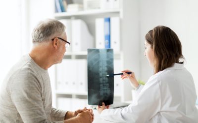 Espondilite anquilosante: o que é, sintomas, causas e tratamento