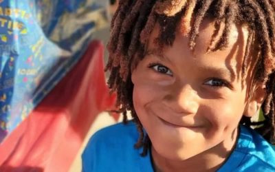 Família de menino que teve pernas amputadas por complicações de gripe faz campanha por vacinas