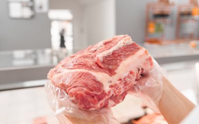 Mitos e verdades sobre a maneira correta de descongelar carne