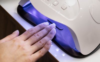 Nail design: técnicas com unhas artificiais trazem riscos à saúde