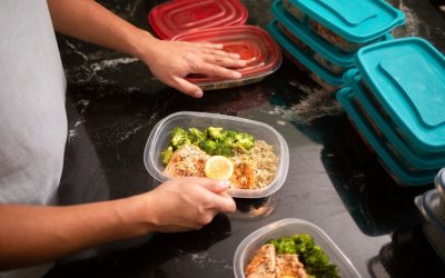 Plásticos comuns estão associados a 10% das mortes cardíacas, diz estudo