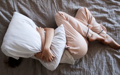 Por que mulheres sentem mais dores do que os homens?