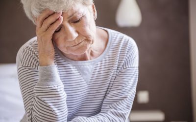 Qual a diferença entre dor de cabeça e enxaqueca? Neurologista explica