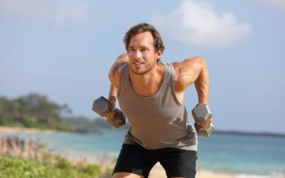 Treino completo com halteres: 6 exercícios para todo o corpo