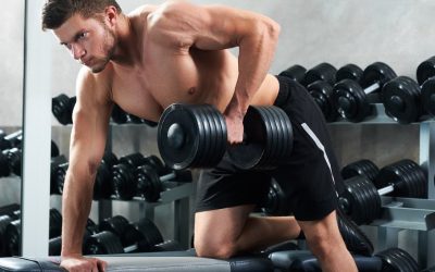 Treino de tríceps: 5 exercícios com halteres...