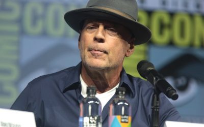 Vivendo com dêmencia, Bruce Willis mantém saúde, mas começou a perder a fala