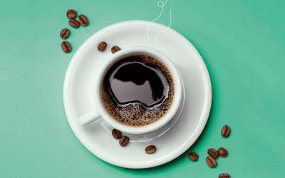 Você exagera e nem percebe: A forma certa (e a errada) de tomar café, segundo a ciência